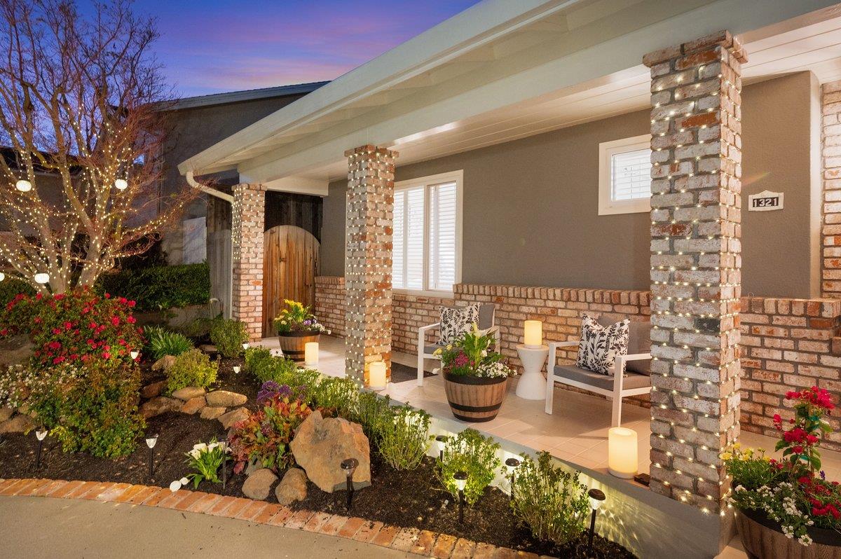 Detail Gallery Image 4 of 71 For 1321 Vernon Ter, San Mateo,  CA 94402 - 3 Beds | 2 Baths