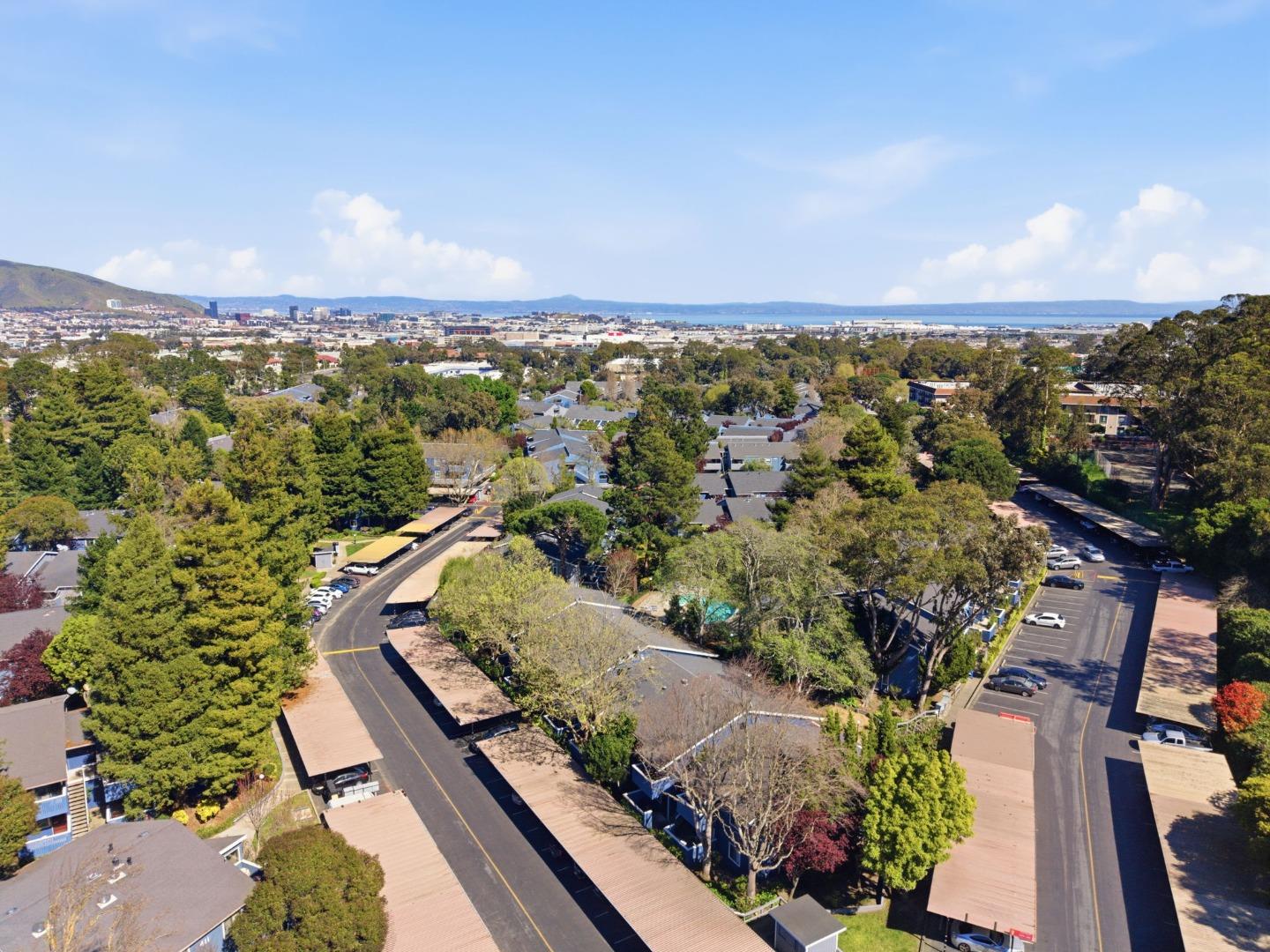 Detail Gallery Image 2 of 21 For 408 Boardwalk Ave #1,  San Bruno,  CA 94066 - 1 Beds | 1 Baths