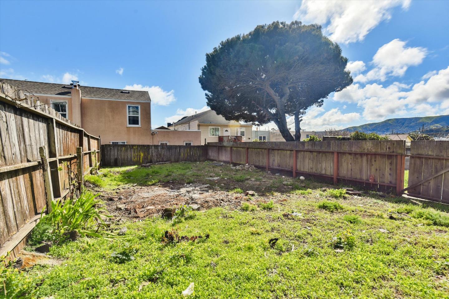 Detail Gallery Image 2 of 5 For 163 Peabody St, San Francisco,  CA 94134 - 1 Beds | 0 Baths