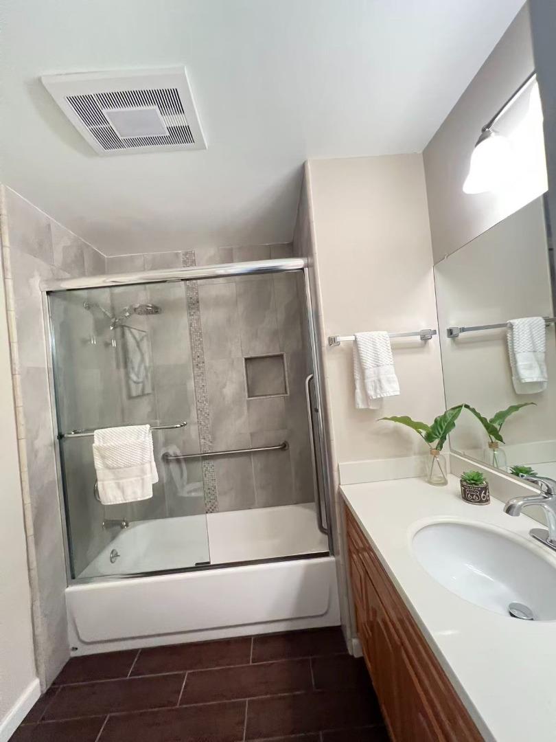 Detail Gallery Image 10 of 12 For 3001 Los Prados St #104,  San Mateo,  CA 94403 - 2 Beds | 2 Baths