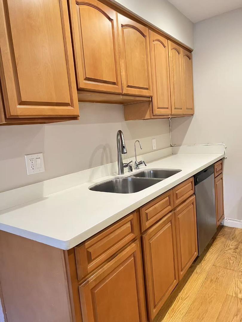 Detail Gallery Image 6 of 12 For 3001 Los Prados St #104,  San Mateo,  CA 94403 - 2 Beds | 2 Baths