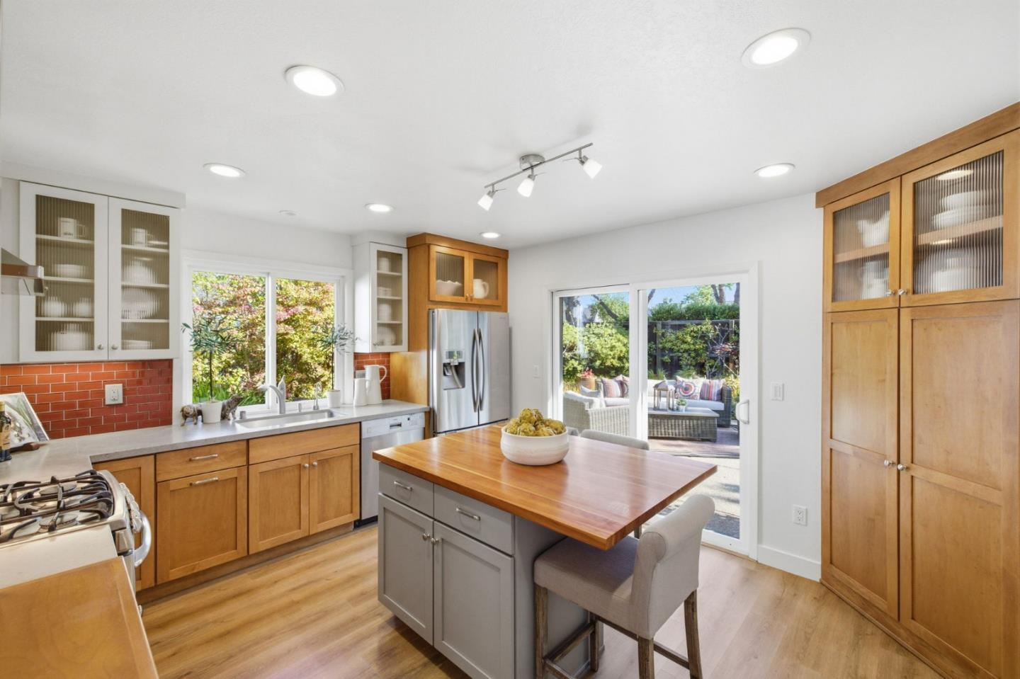 Detail Gallery Image 10 of 36 For 572 Seahorse Ln, Redwood Shores,  CA 94065 - 3 Beds | 2 Baths