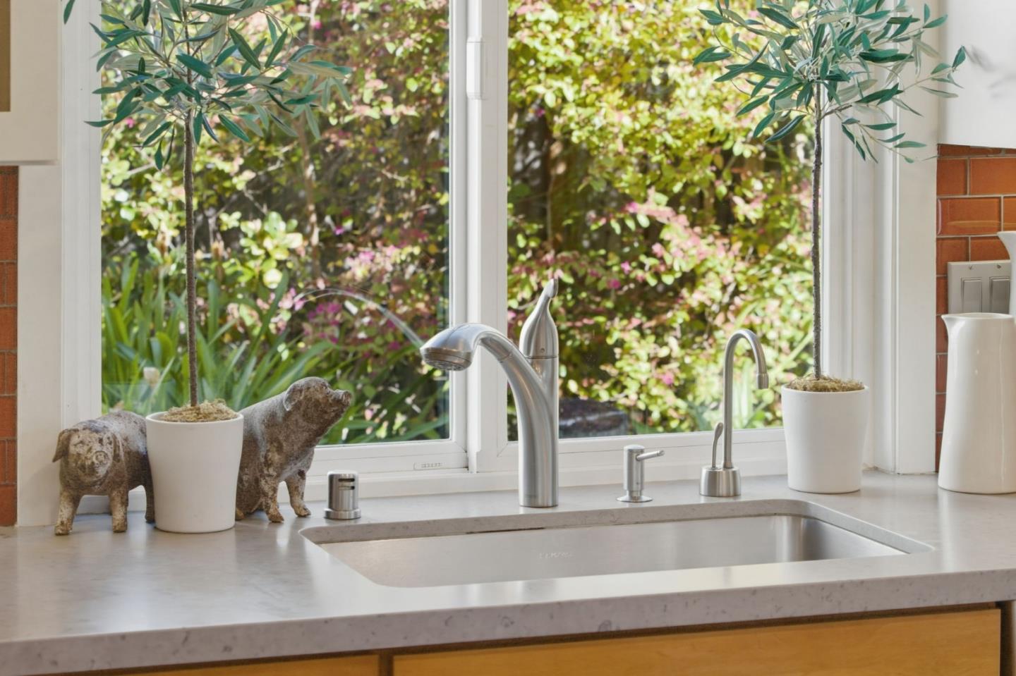 Detail Gallery Image 11 of 36 For 572 Seahorse Ln, Redwood Shores,  CA 94065 - 3 Beds | 2 Baths