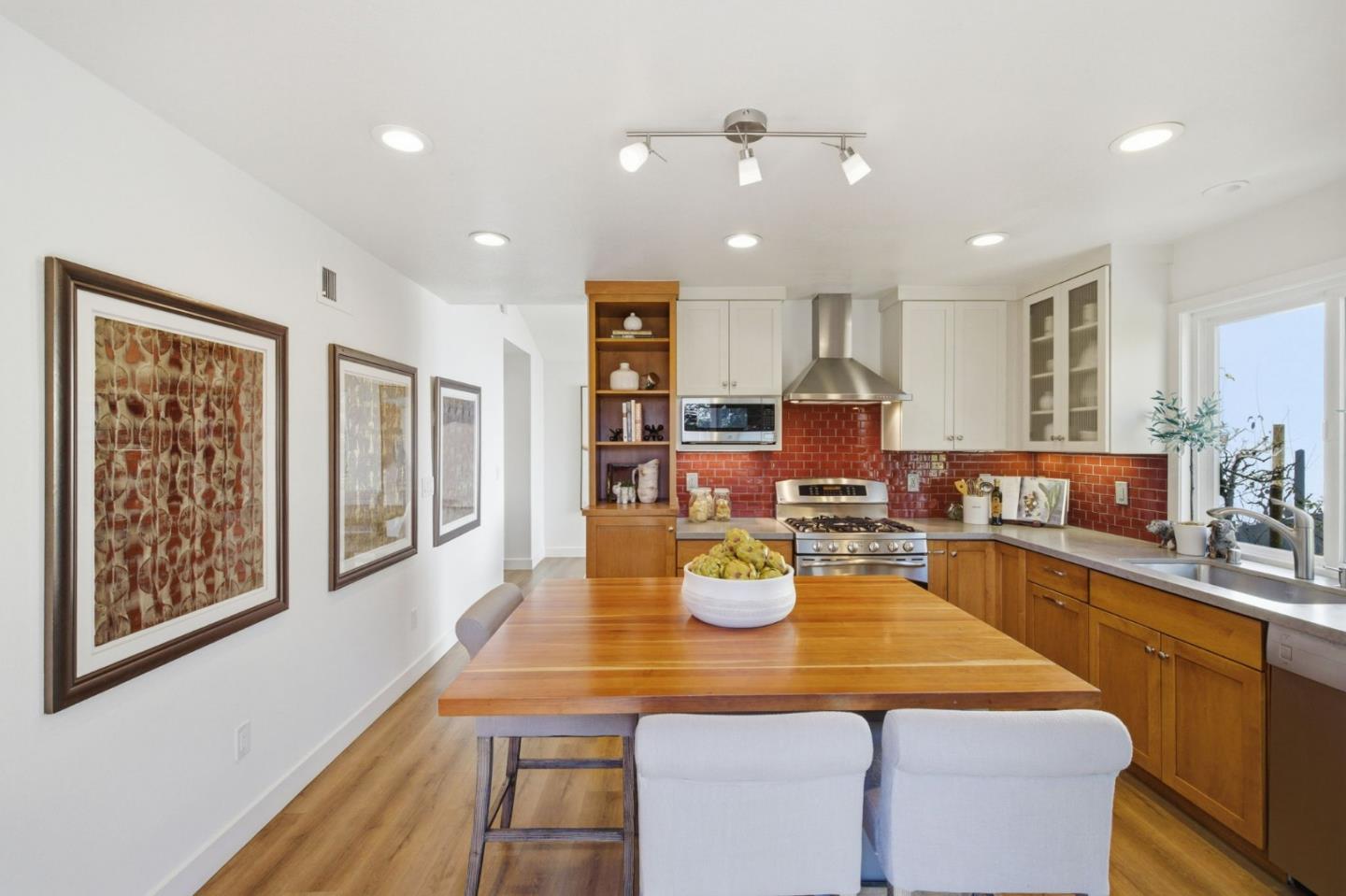 Detail Gallery Image 12 of 36 For 572 Seahorse Ln, Redwood Shores,  CA 94065 - 3 Beds | 2 Baths