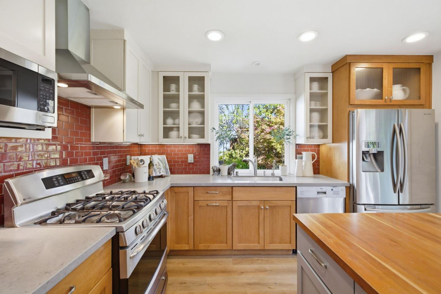 Detail Gallery Image 13 of 36 For 572 Seahorse Ln, Redwood Shores,  CA 94065 - 3 Beds | 2 Baths