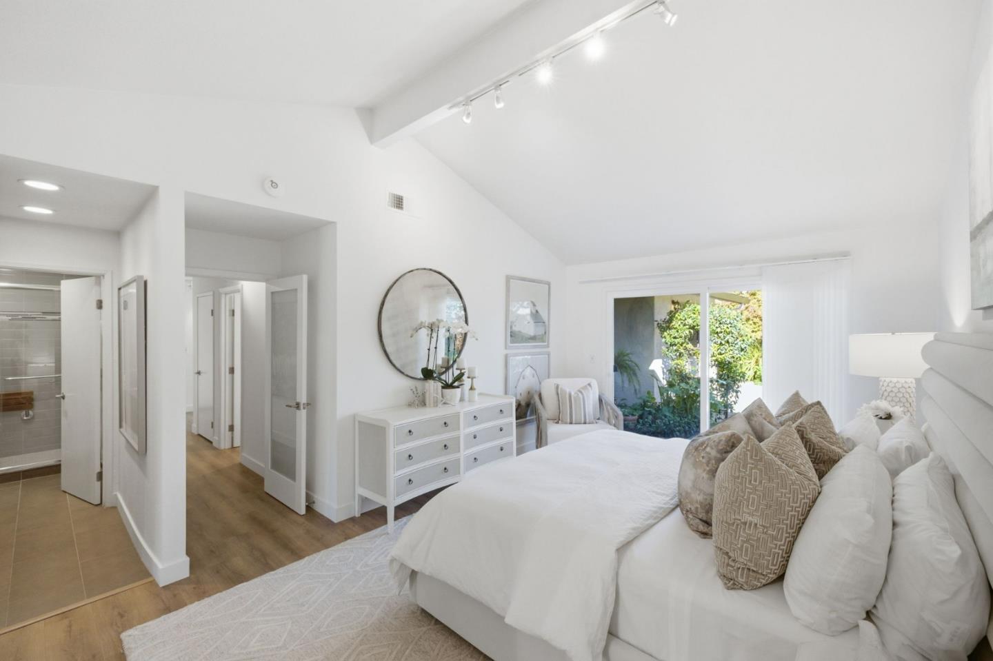 Detail Gallery Image 16 of 36 For 572 Seahorse Ln, Redwood Shores,  CA 94065 - 3 Beds | 2 Baths