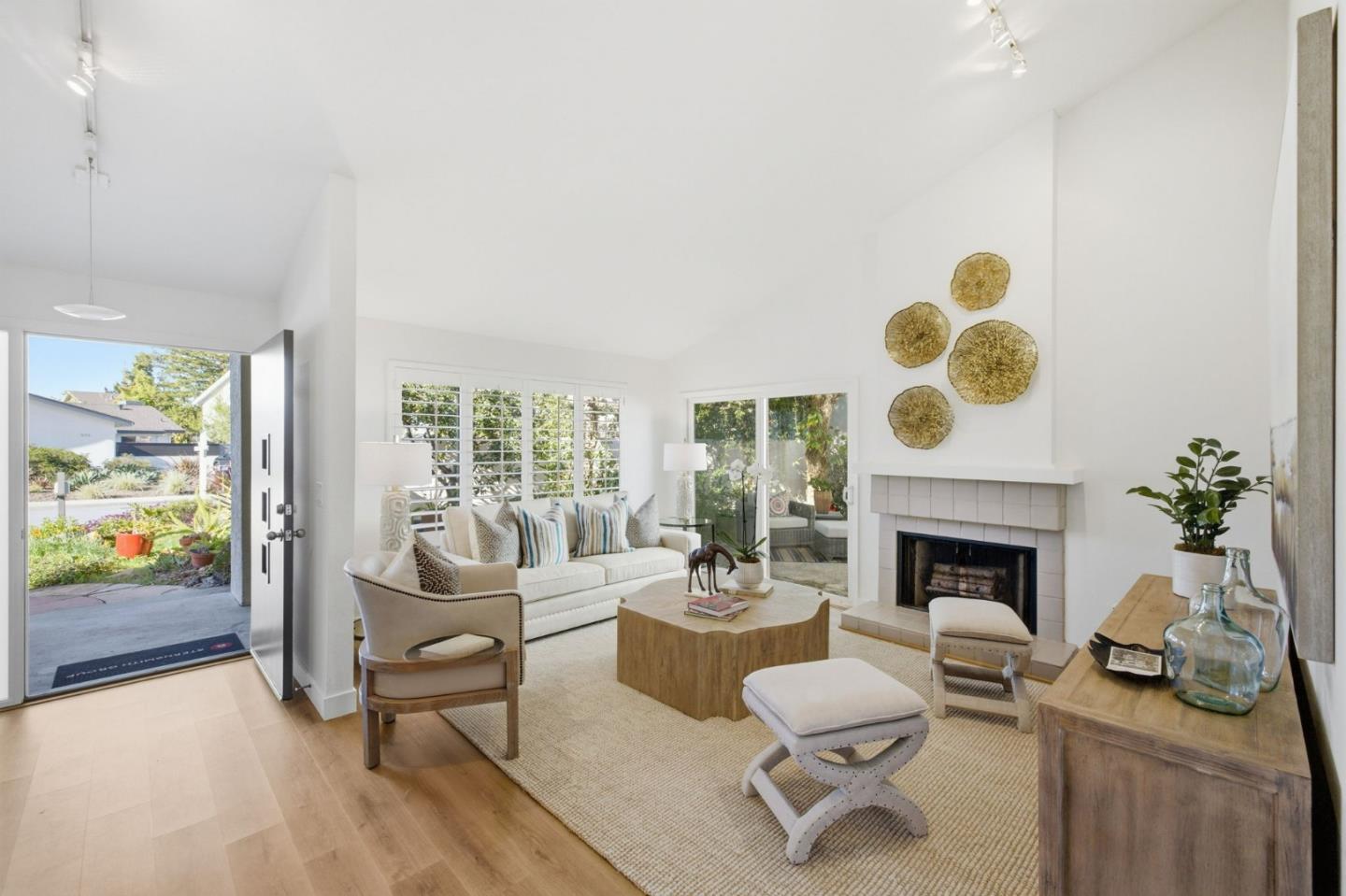 Detail Gallery Image 3 of 36 For 572 Seahorse Ln, Redwood Shores,  CA 94065 - 3 Beds | 2 Baths