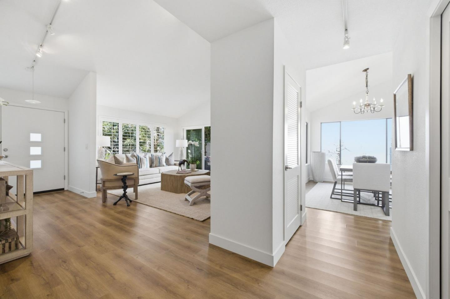 Detail Gallery Image 7 of 36 For 572 Seahorse Ln, Redwood Shores,  CA 94065 - 3 Beds | 2 Baths