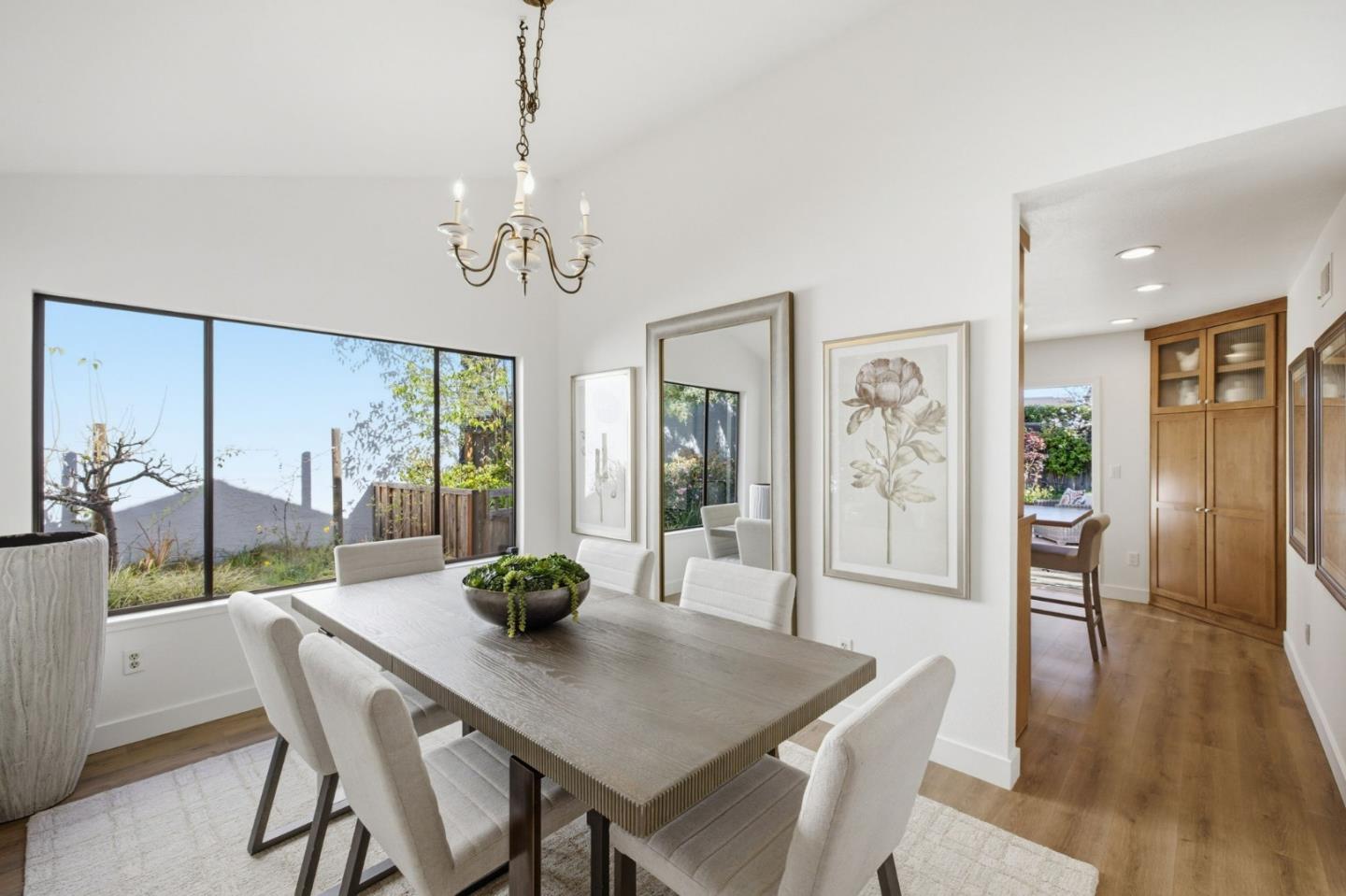 Detail Gallery Image 8 of 36 For 572 Seahorse Ln, Redwood Shores,  CA 94065 - 3 Beds | 2 Baths