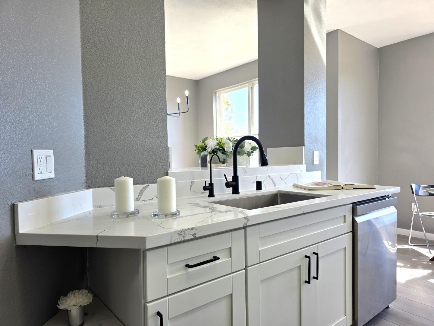 Detail Gallery Image 10 of 32 For 101 Crescent Way #2112,  San Francisco,  CA 94134 - 3 Beds | 2 Baths