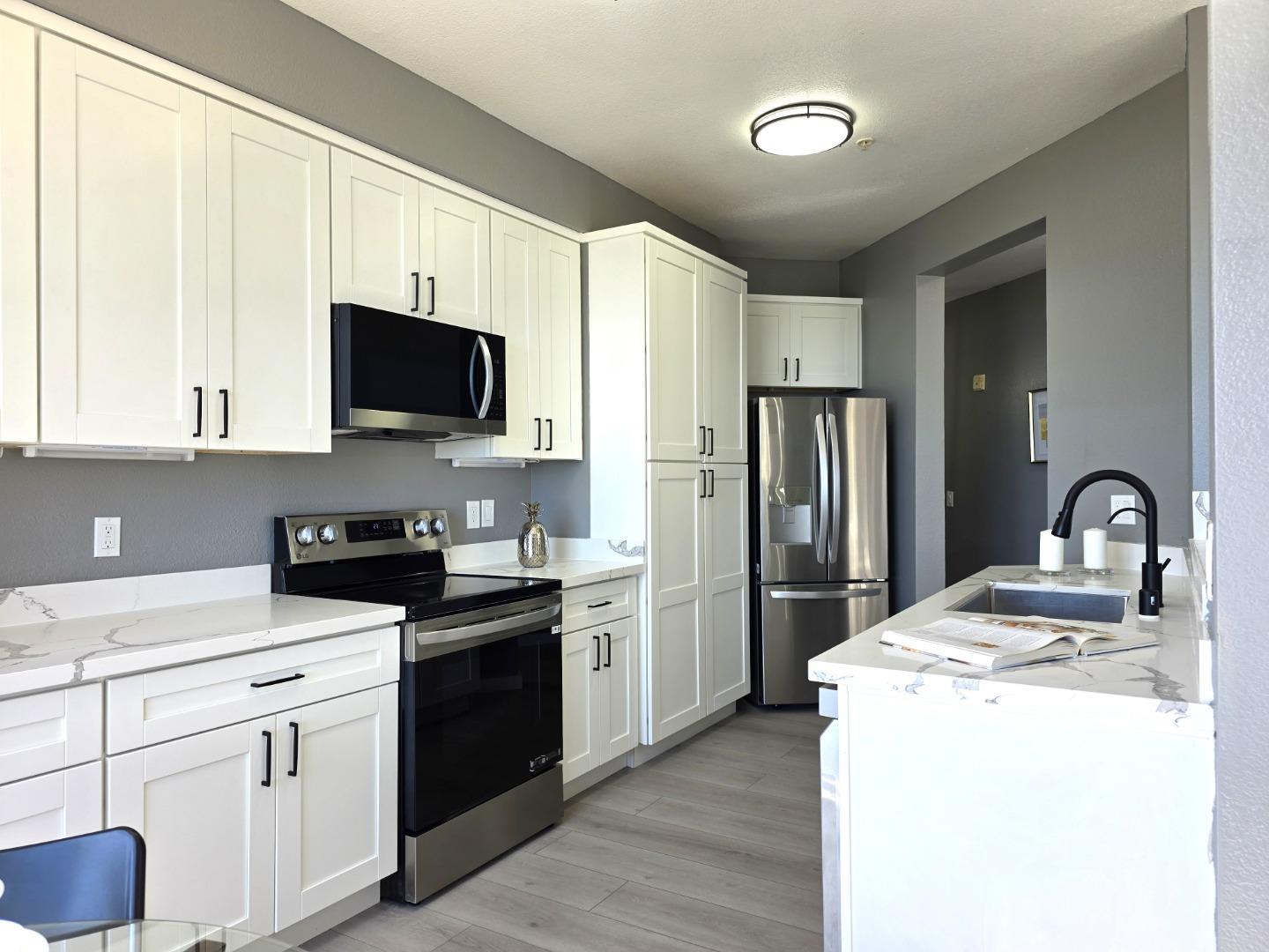 Detail Gallery Image 11 of 32 For 101 Crescent Way #2112,  San Francisco,  CA 94134 - 3 Beds | 2 Baths