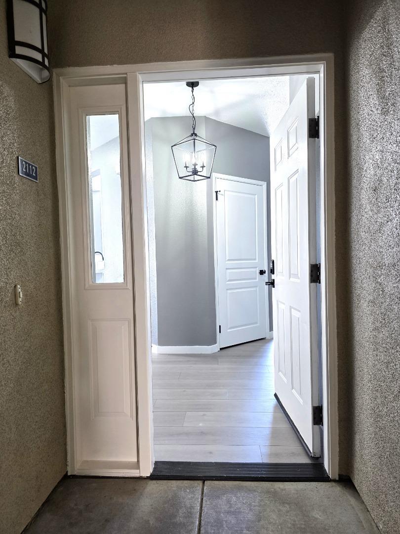 Detail Gallery Image 2 of 32 For 101 Crescent Way #2112,  San Francisco,  CA 94134 - 3 Beds | 2 Baths