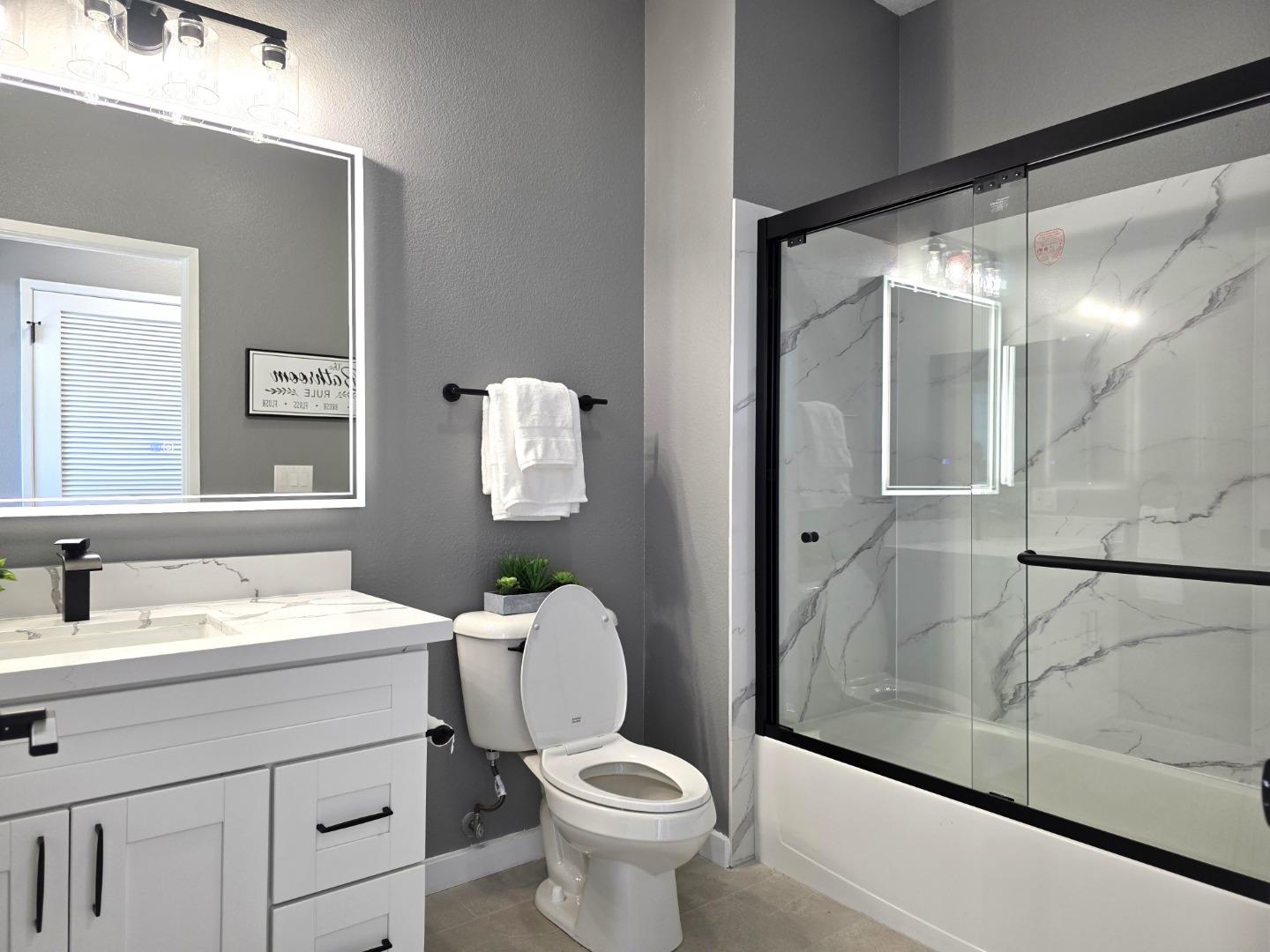 Detail Gallery Image 4 of 32 For 101 Crescent Way #2112,  San Francisco,  CA 94134 - 3 Beds | 2 Baths