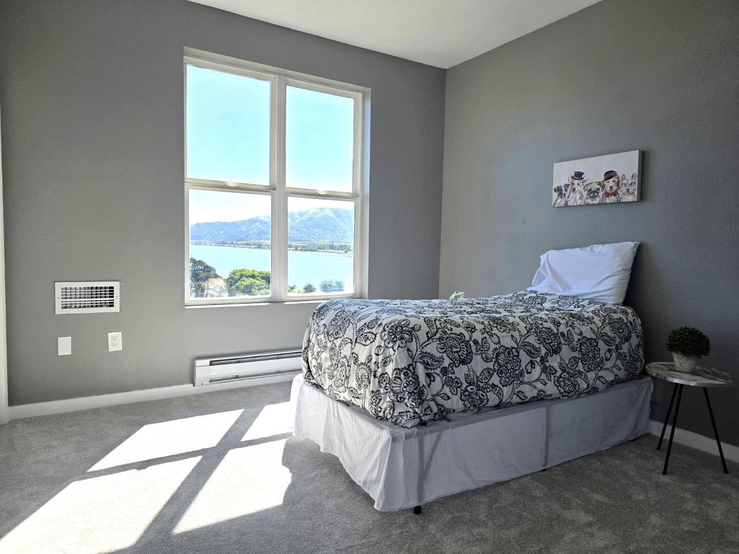 Detail Gallery Image 5 of 32 For 101 Crescent Way #2112,  San Francisco,  CA 94134 - 3 Beds | 2 Baths