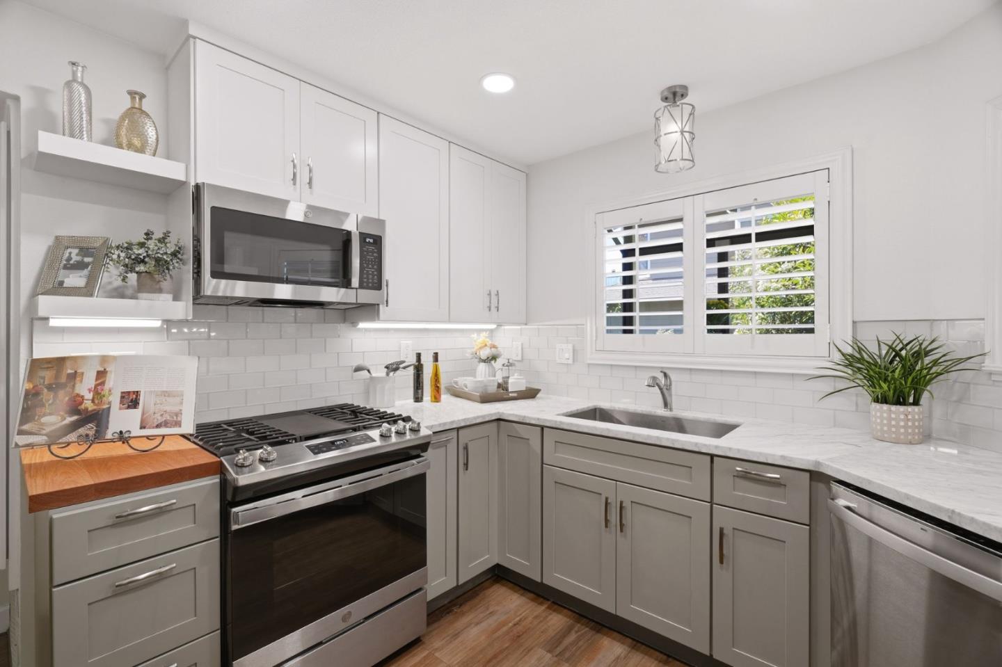 Detail Gallery Image 16 of 43 For 135 Redding Rd a,  Campbell,  CA 95008 - 2 Beds | 2/1 Baths