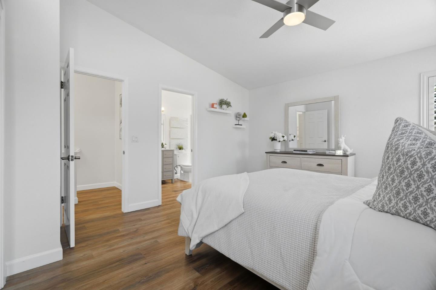 Detail Gallery Image 23 of 43 For 135 Redding Rd a,  Campbell,  CA 95008 - 2 Beds | 2/1 Baths