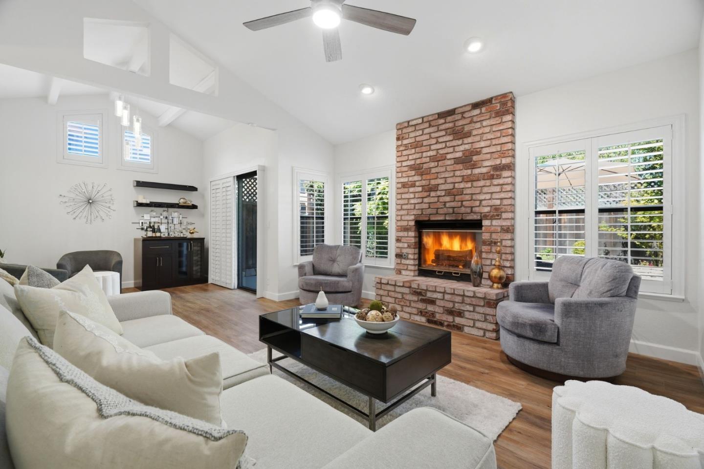 Detail Gallery Image 6 of 43 For 135 Redding Rd a,  Campbell,  CA 95008 - 2 Beds | 2/1 Baths