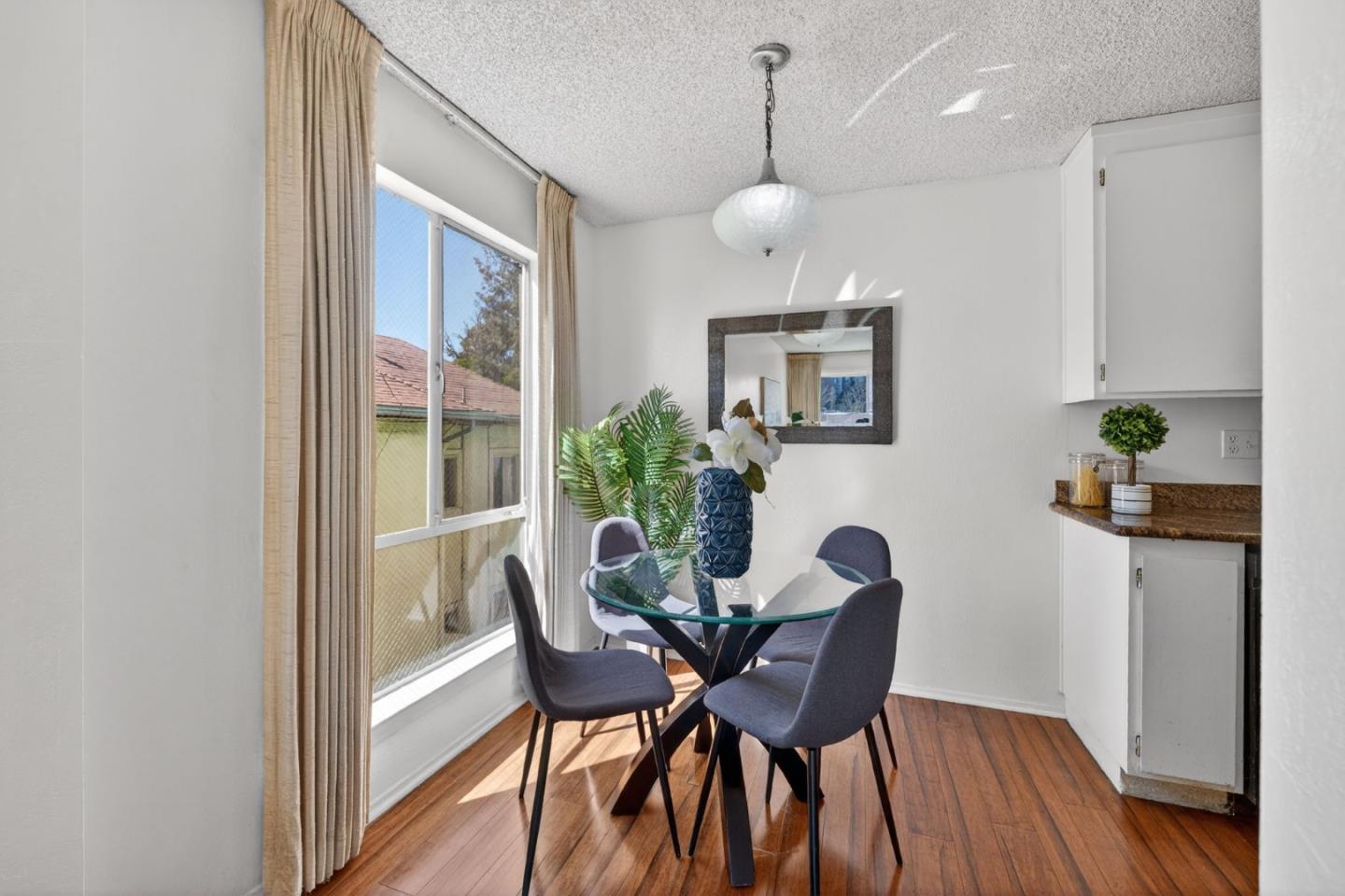 Detail Gallery Image 19 of 29 For 4099 Howe St #203,  Oakland,  CA 94611 - 2 Beds | 1 Baths