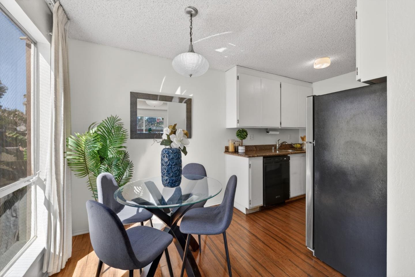 Detail Gallery Image 20 of 29 For 4099 Howe St #203,  Oakland,  CA 94611 - 2 Beds | 1 Baths