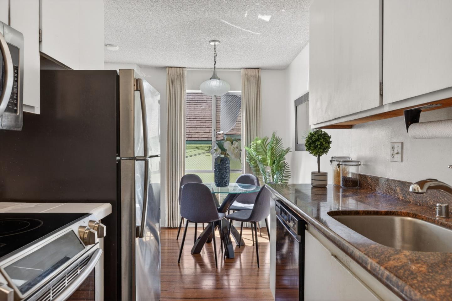 Detail Gallery Image 21 of 29 For 4099 Howe St #203,  Oakland,  CA 94611 - 2 Beds | 1 Baths