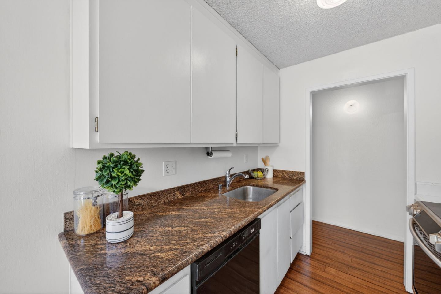 Detail Gallery Image 25 of 29 For 4099 Howe St #203,  Oakland,  CA 94611 - 2 Beds | 1 Baths