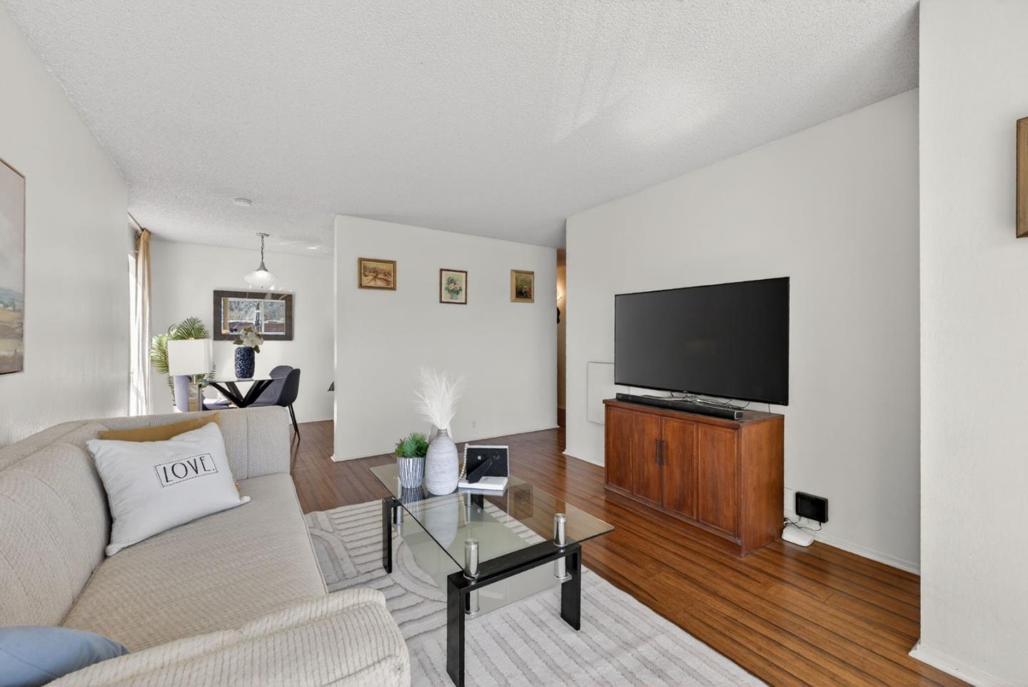 Detail Gallery Image 4 of 29 For 4099 Howe St #203,  Oakland,  CA 94611 - 2 Beds | 1 Baths