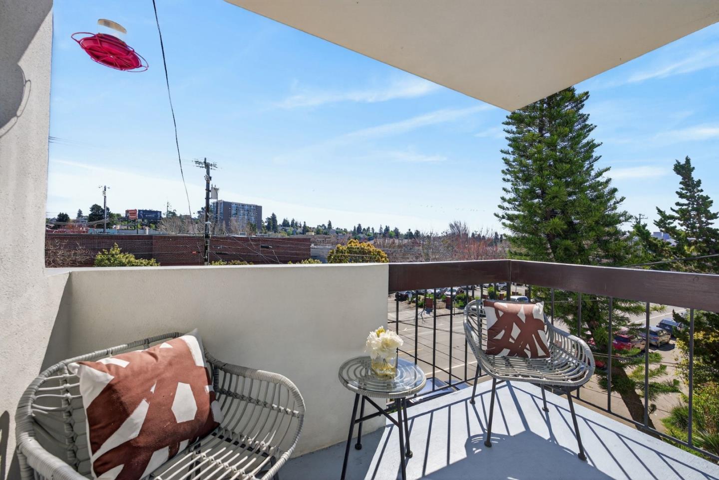 Detail Gallery Image 5 of 29 For 4099 Howe St #203,  Oakland,  CA 94611 - 2 Beds | 1 Baths