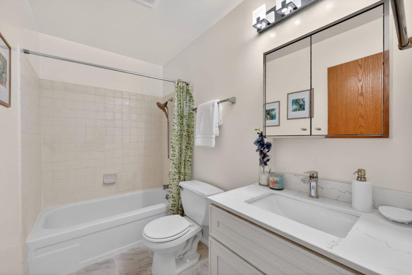 Detail Gallery Image 7 of 29 For 4099 Howe St #203,  Oakland,  CA 94611 - 2 Beds | 1 Baths