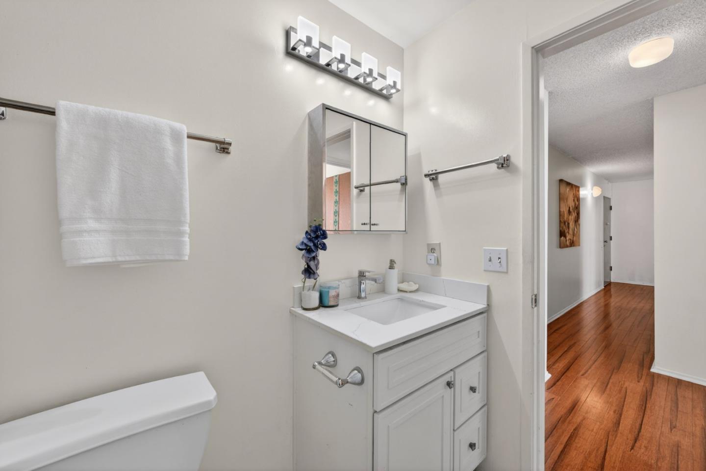 Detail Gallery Image 9 of 29 For 4099 Howe St #203,  Oakland,  CA 94611 - 2 Beds | 1 Baths