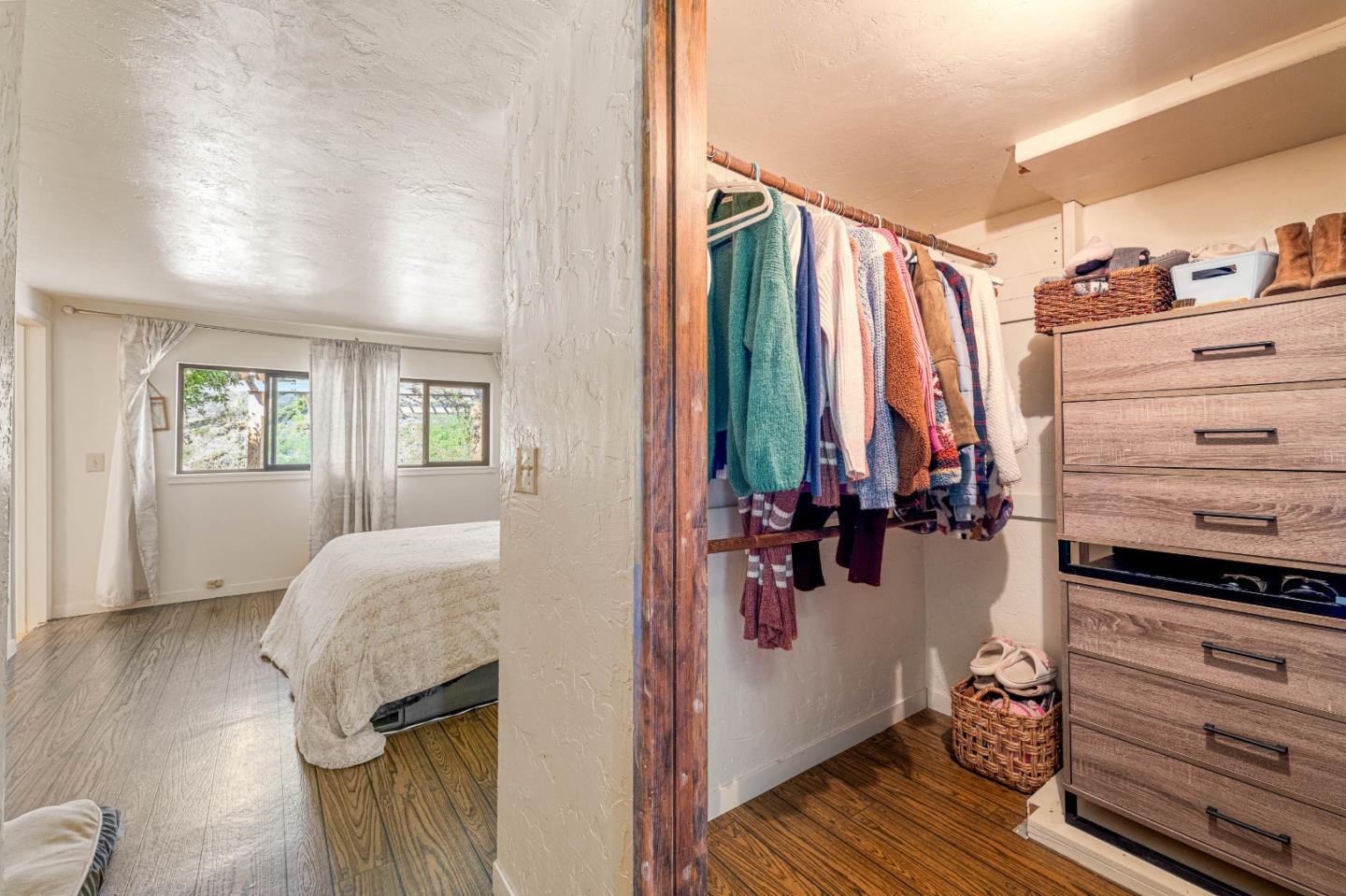 Detail Gallery Image 16 of 36 For 77 Laureles Grade, Salinas,  CA 93908 - 4 Beds | 3 Baths