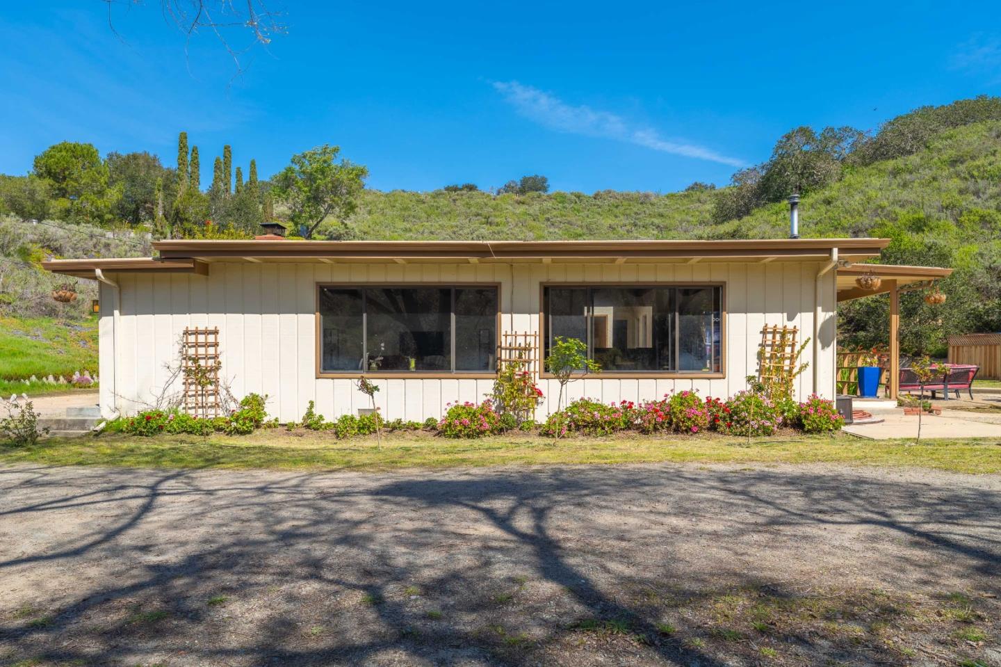 Detail Gallery Image 20 of 36 For 77 Laureles Grade, Salinas,  CA 93908 - 4 Beds | 3 Baths