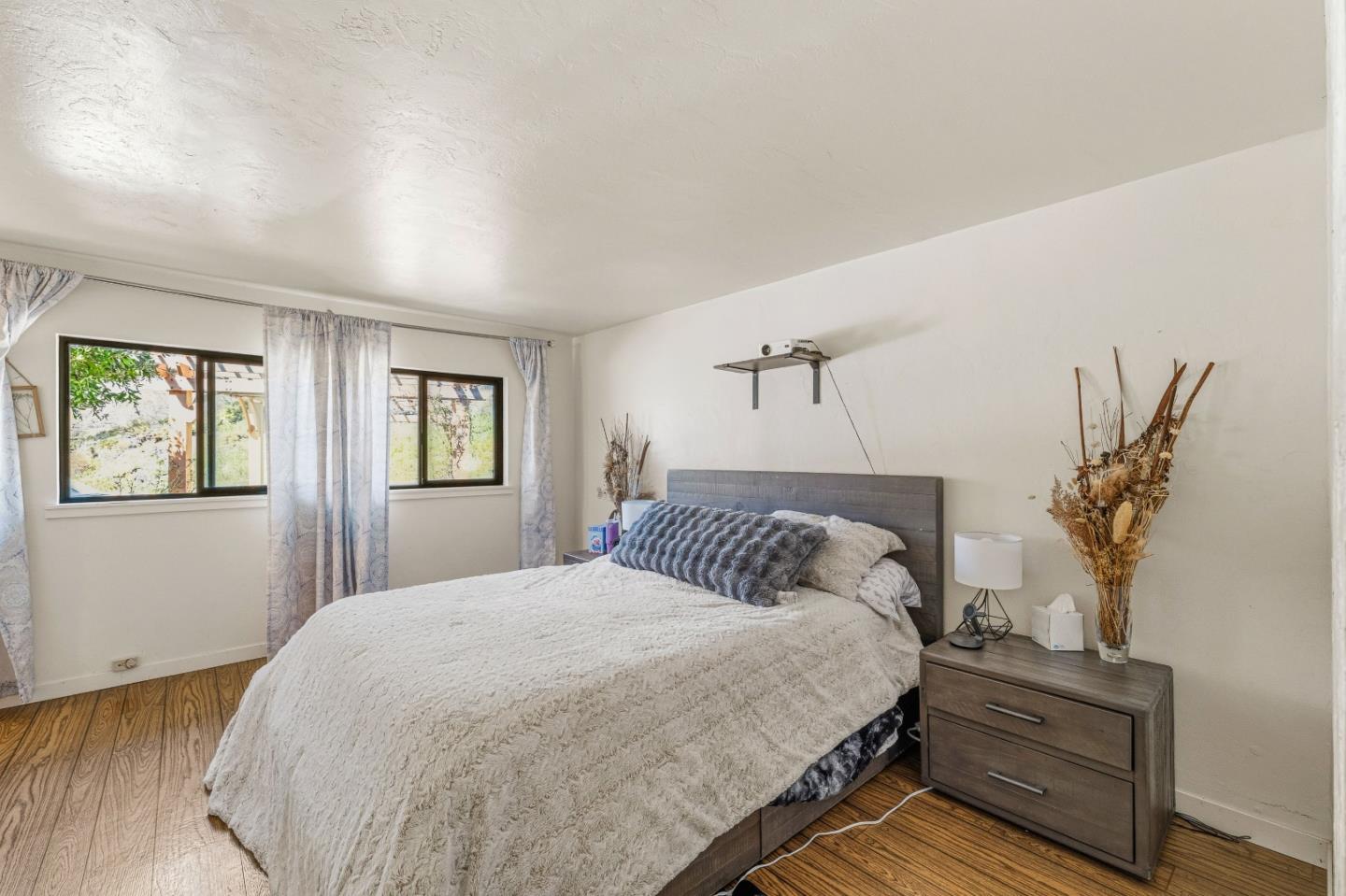 Detail Gallery Image 6 of 36 For 77 Laureles Grade, Salinas,  CA 93908 - 4 Beds | 3 Baths