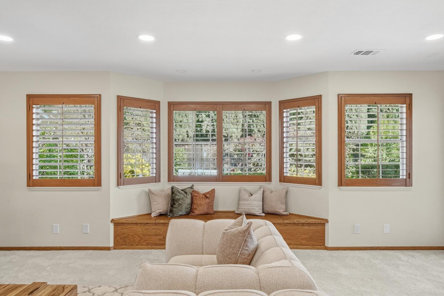 Detail Gallery Image 10 of 44 For 2163 Woodard Rd, San Jose,  CA 95124 - 3 Beds | 2 Baths