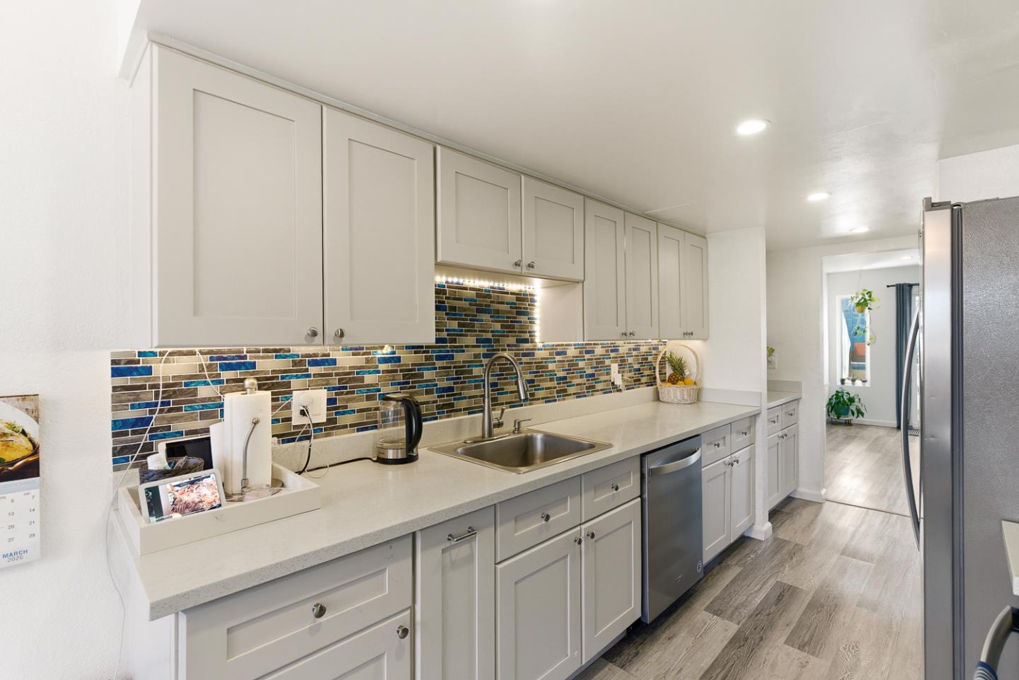 Detail Gallery Image 10 of 31 For 3550 Carter #126,  South San Francisco,  CA 94080 - 3 Beds | 2/1 Baths