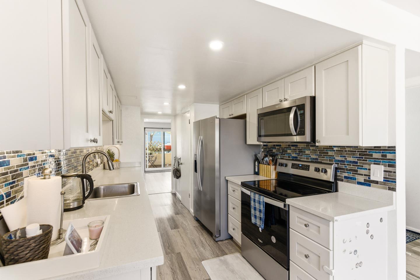 Detail Gallery Image 11 of 31 For 3550 Carter #126,  South San Francisco,  CA 94080 - 3 Beds | 2/1 Baths