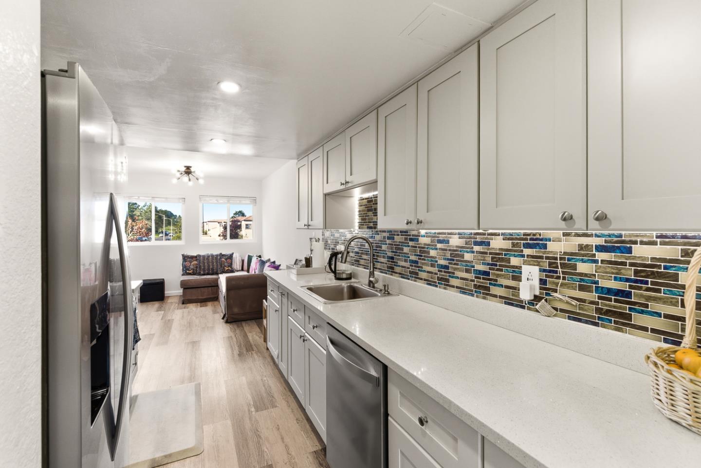 Detail Gallery Image 12 of 31 For 3550 Carter #126,  South San Francisco,  CA 94080 - 3 Beds | 2/1 Baths