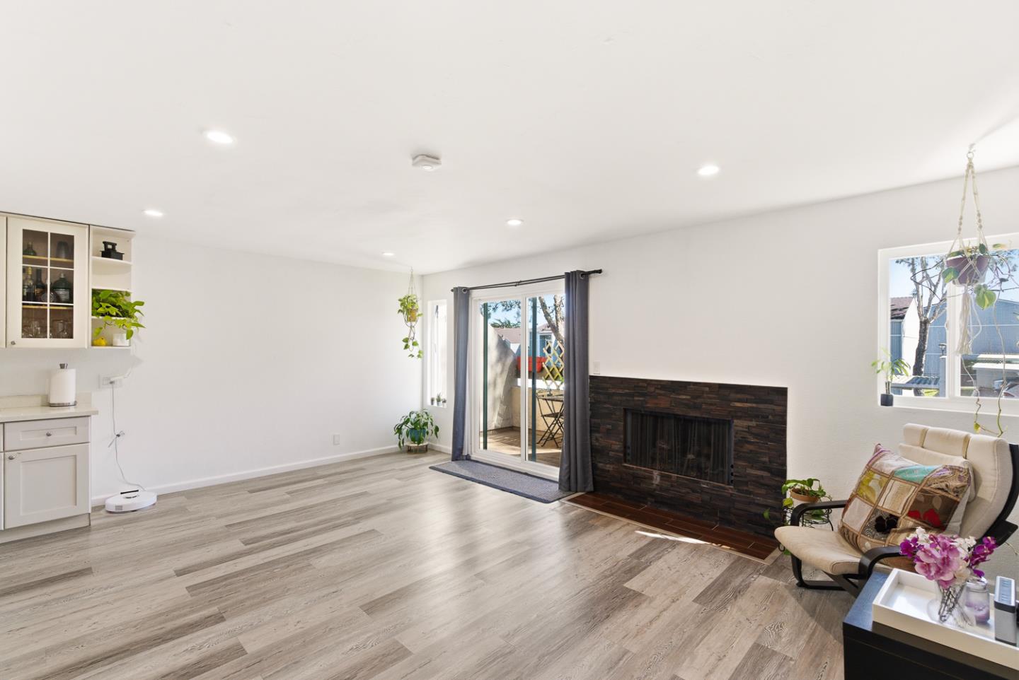 Detail Gallery Image 2 of 31 For 3550 Carter #126,  South San Francisco,  CA 94080 - 3 Beds | 2/1 Baths