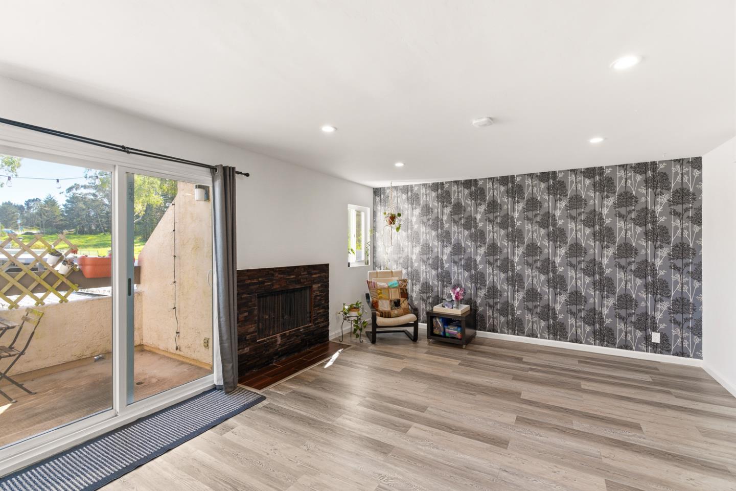 Detail Gallery Image 6 of 31 For 3550 Carter #126,  South San Francisco,  CA 94080 - 3 Beds | 2/1 Baths