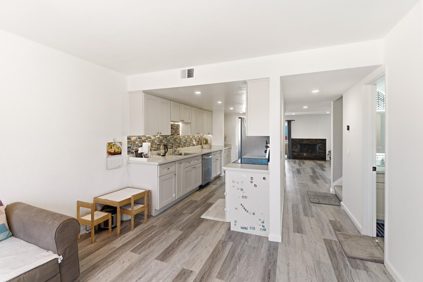 Detail Gallery Image 9 of 31 For 3550 Carter #126,  South San Francisco,  CA 94080 - 3 Beds | 2/1 Baths