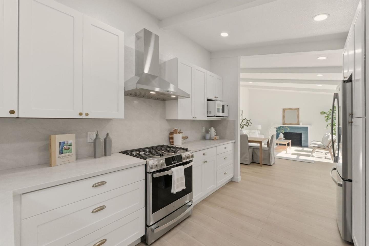 Detail Gallery Image 2 of 19 For 623 Miller Ave, Pacifica,  CA 94044 - 3 Beds | 1 Baths