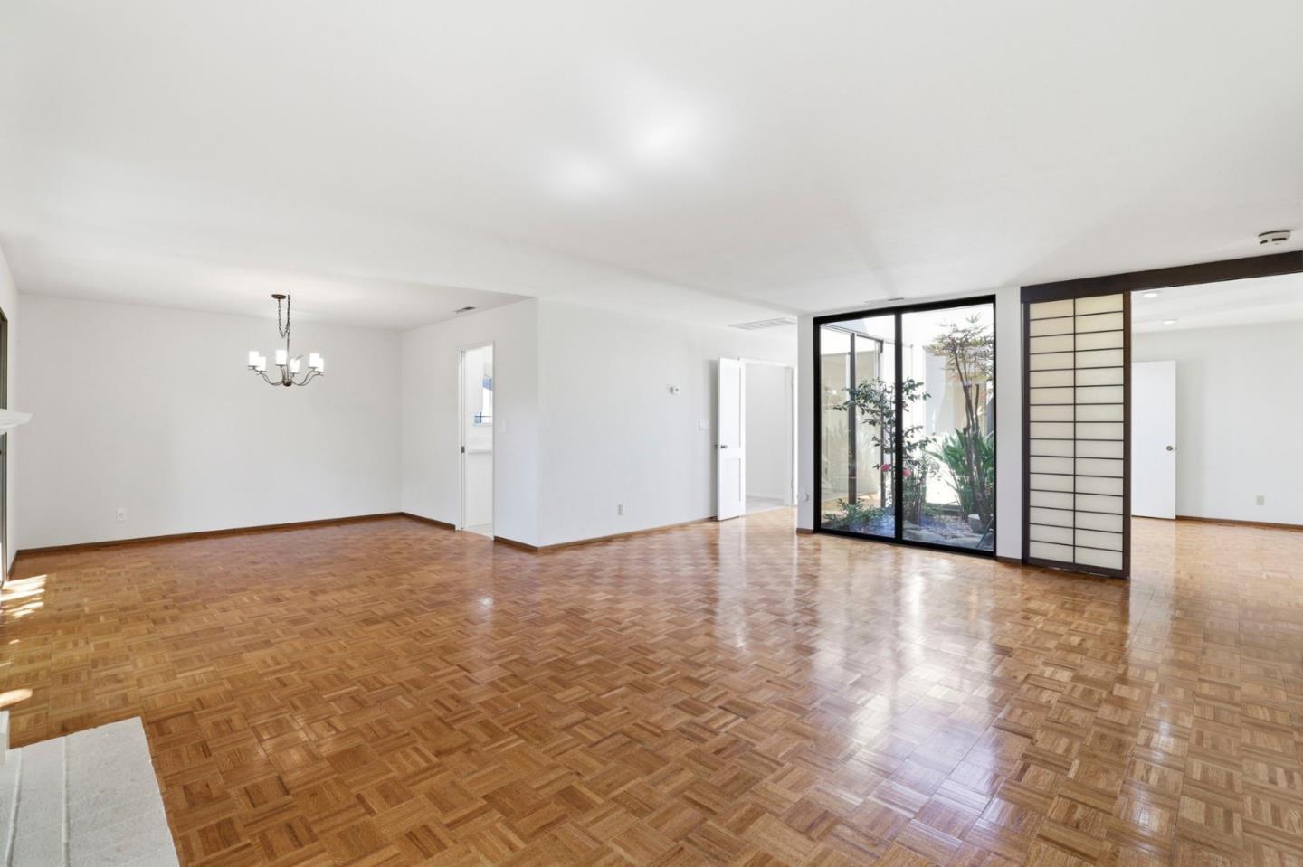 Detail Gallery Image 10 of 29 For 2463 Sharon Oaks Dr, Menlo Park,  CA 94025 - 2 Beds | 2 Baths