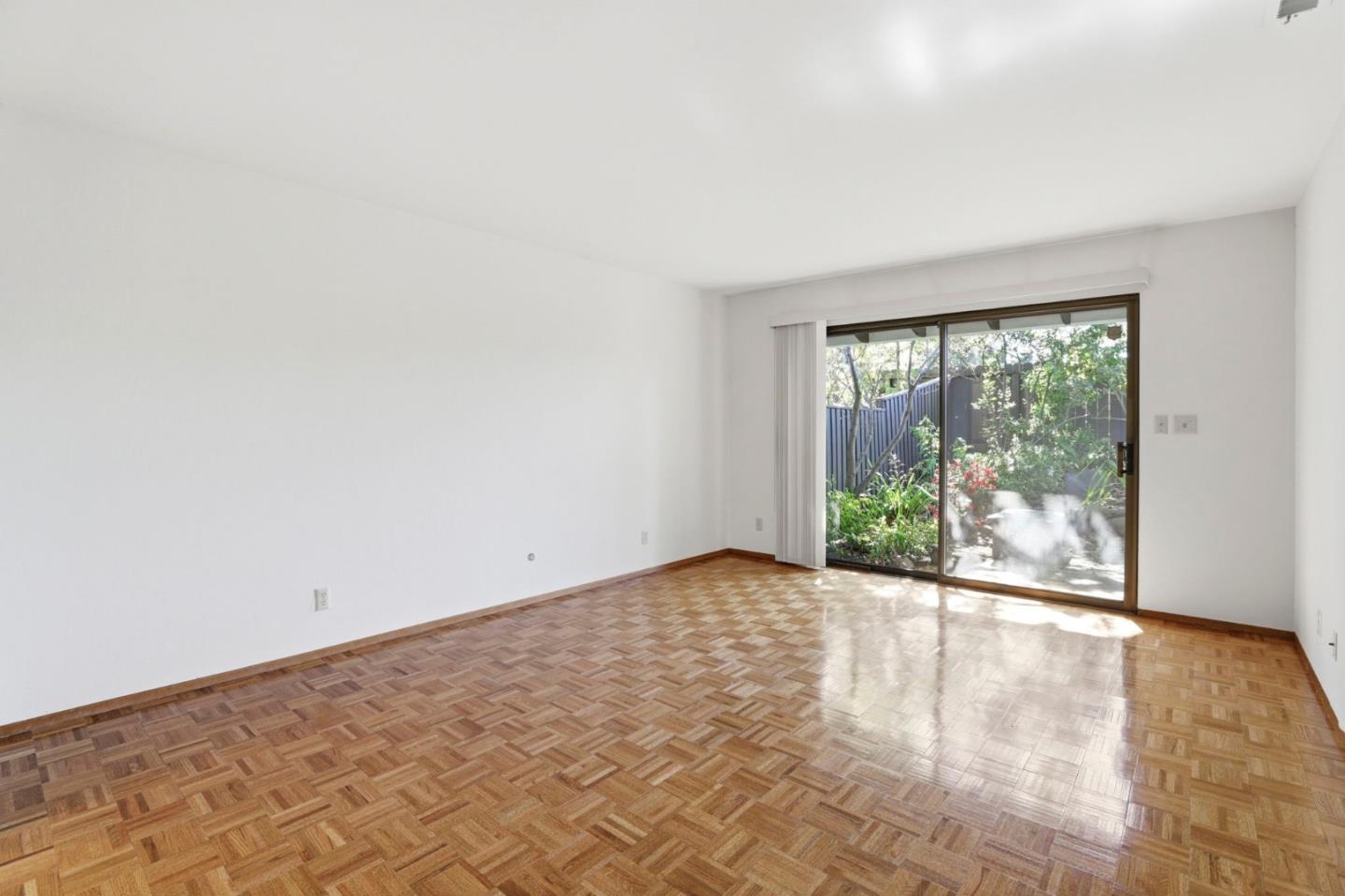 Detail Gallery Image 12 of 29 For 2463 Sharon Oaks Dr, Menlo Park,  CA 94025 - 2 Beds | 2 Baths