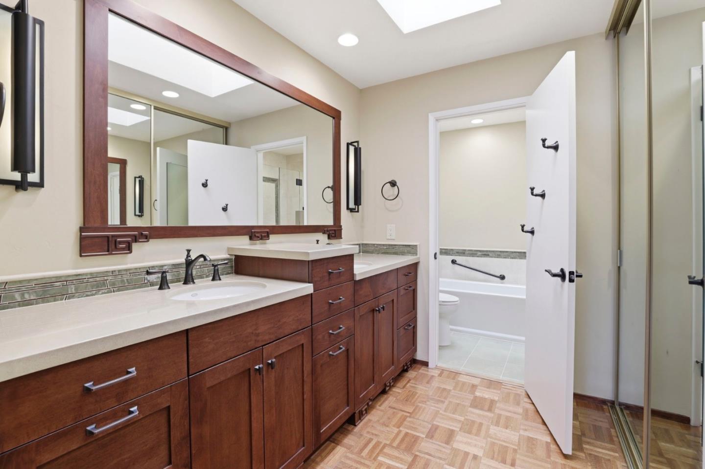 Detail Gallery Image 14 of 29 For 2463 Sharon Oaks Dr, Menlo Park,  CA 94025 - 2 Beds | 2 Baths