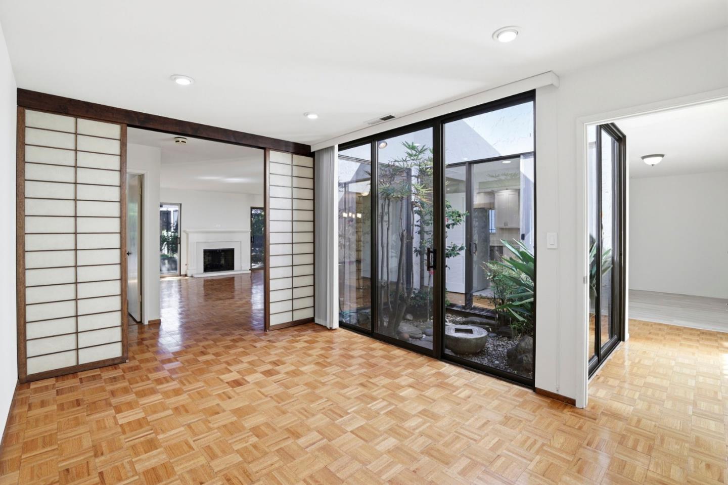 Detail Gallery Image 19 of 29 For 2463 Sharon Oaks Dr, Menlo Park,  CA 94025 - 2 Beds | 2 Baths