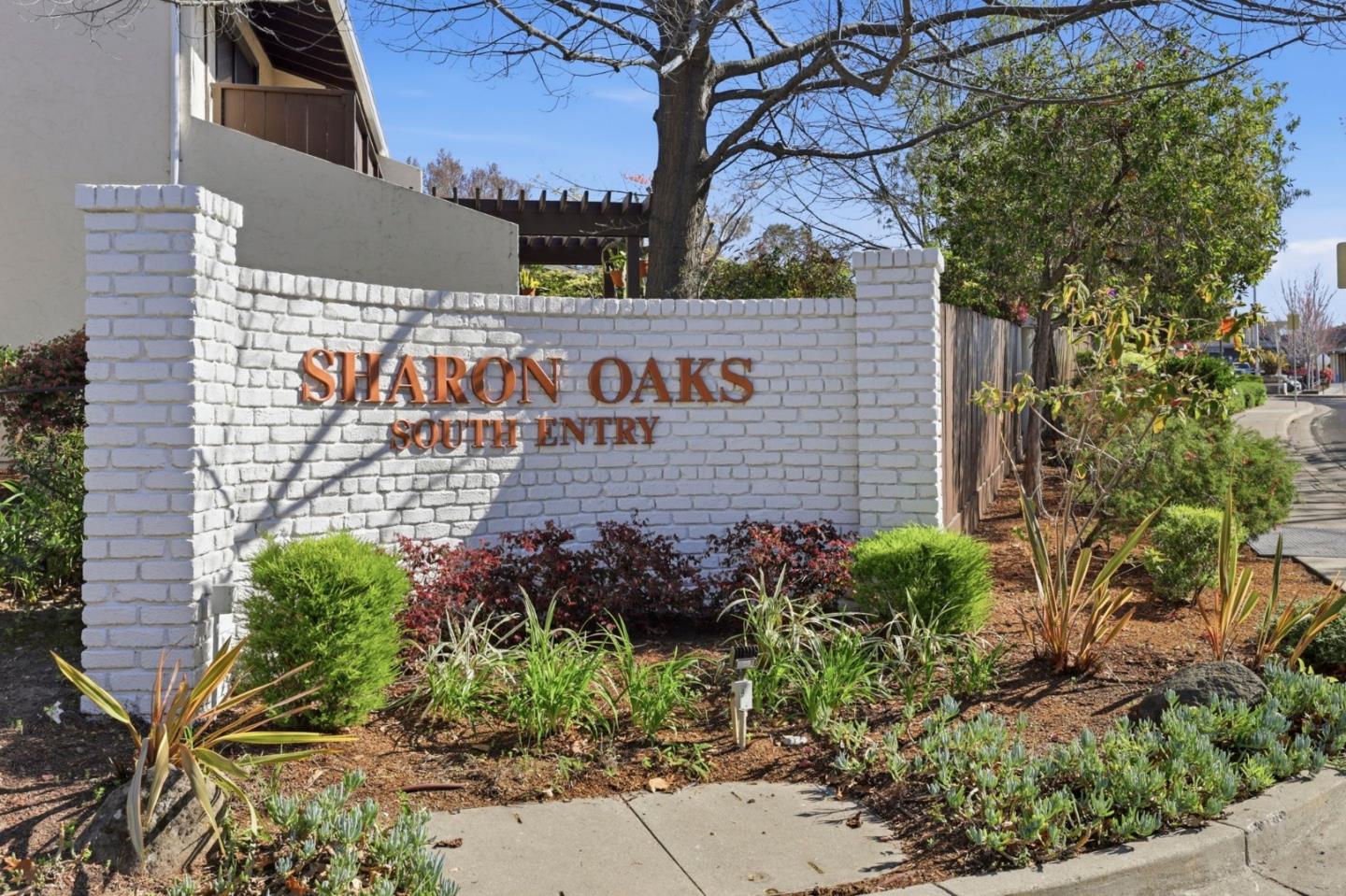 Detail Gallery Image 2 of 29 For 2463 Sharon Oaks Dr, Menlo Park,  CA 94025 - 2 Beds | 2 Baths