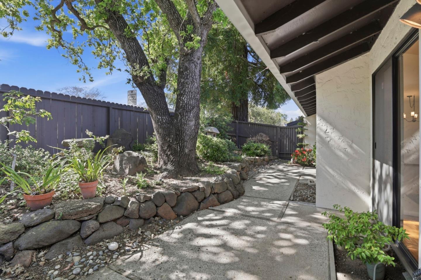 Detail Gallery Image 24 of 29 For 2463 Sharon Oaks Dr, Menlo Park,  CA 94025 - 2 Beds | 2 Baths