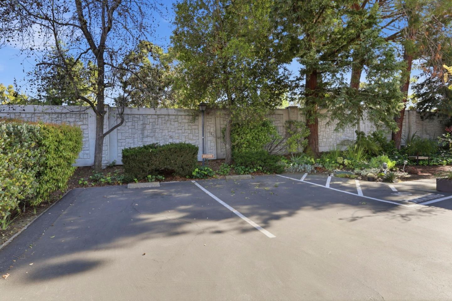 Detail Gallery Image 27 of 29 For 2463 Sharon Oaks Dr, Menlo Park,  CA 94025 - 2 Beds | 2 Baths