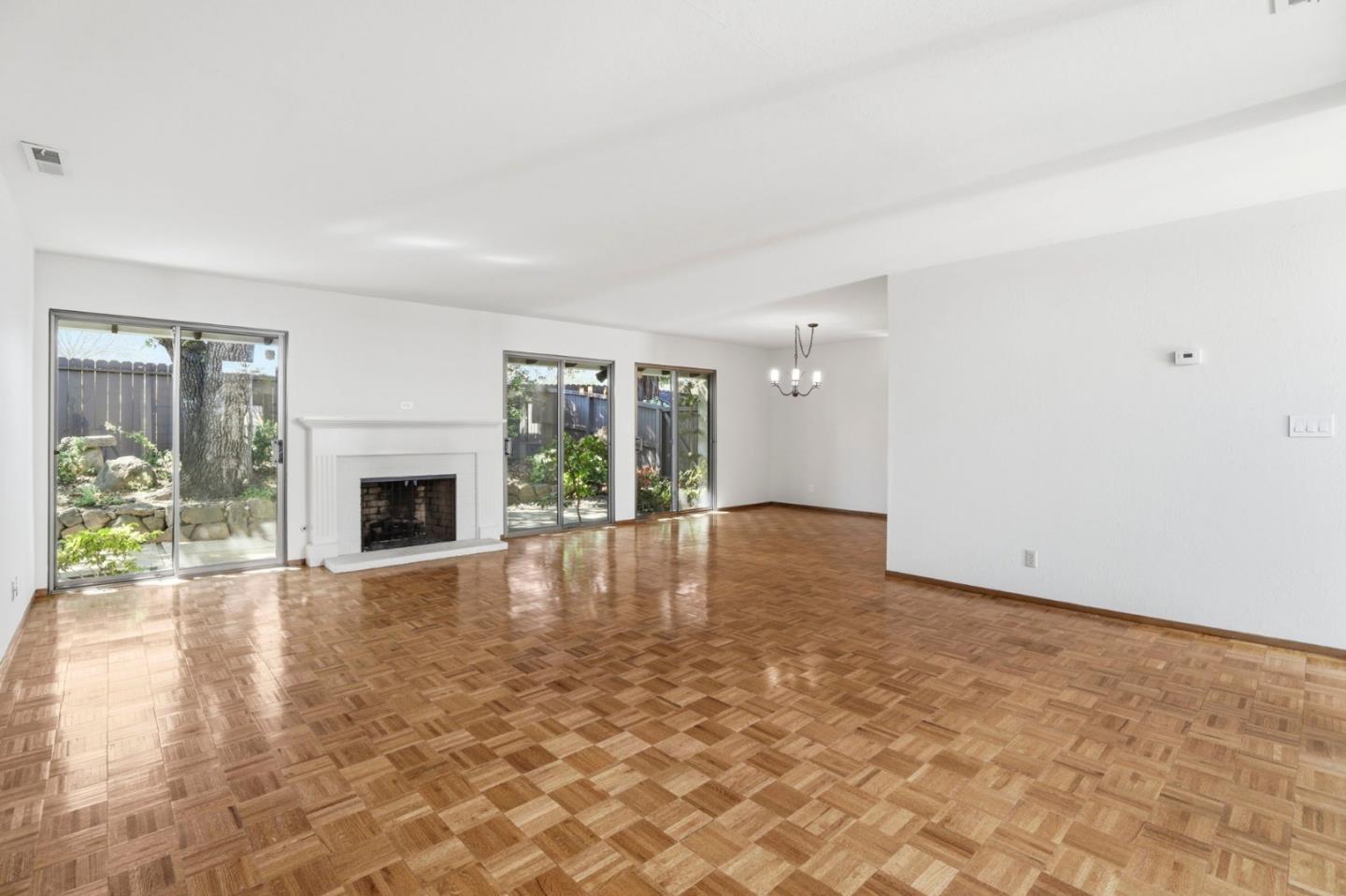 Detail Gallery Image 8 of 29 For 2463 Sharon Oaks Dr, Menlo Park,  CA 94025 - 2 Beds | 2 Baths