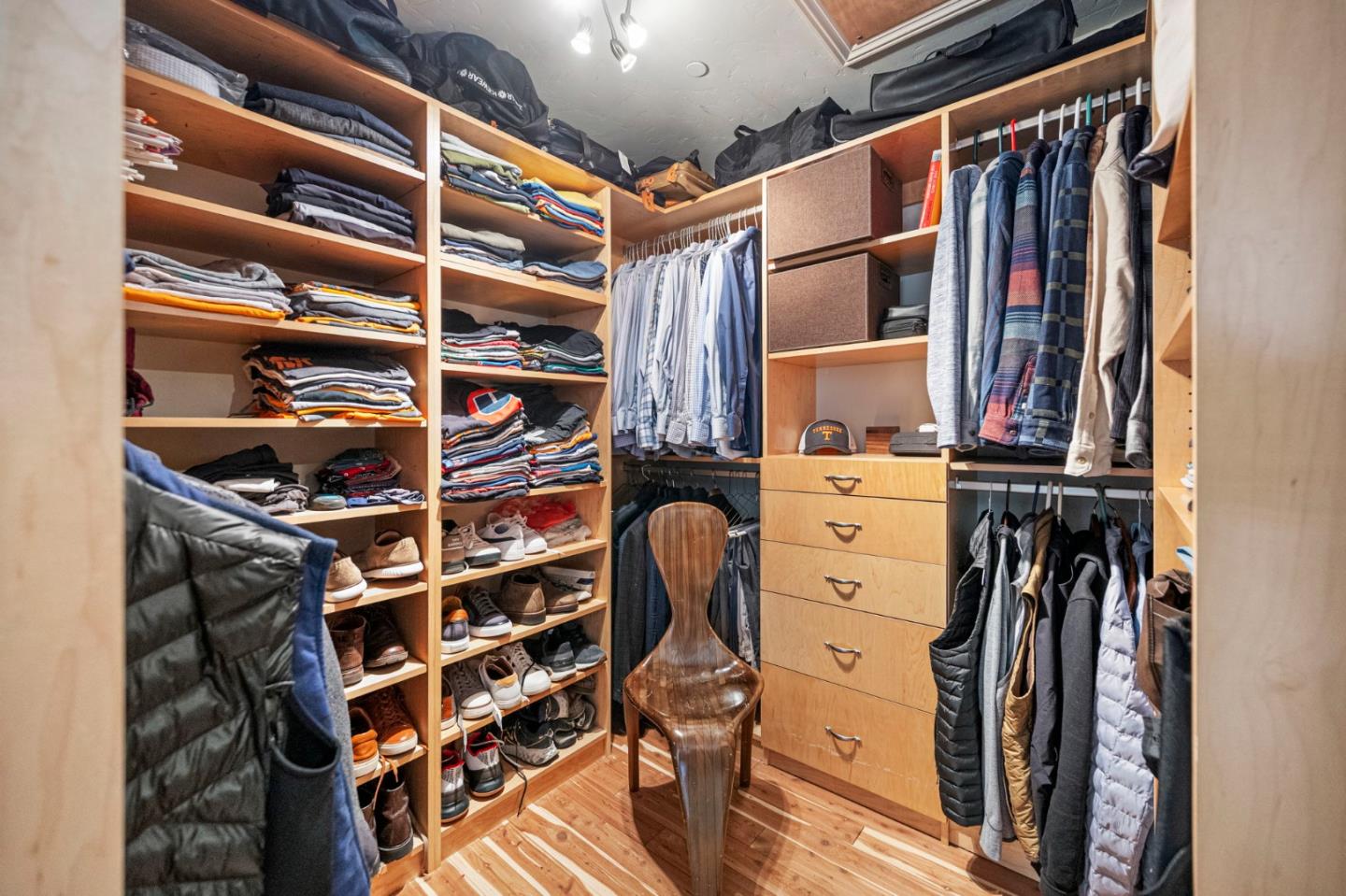 Detail Gallery Image 28 of 52 For 1208 Bernal Ave, Burlingame,  CA 94010 - 4 Beds | 5/1 Baths