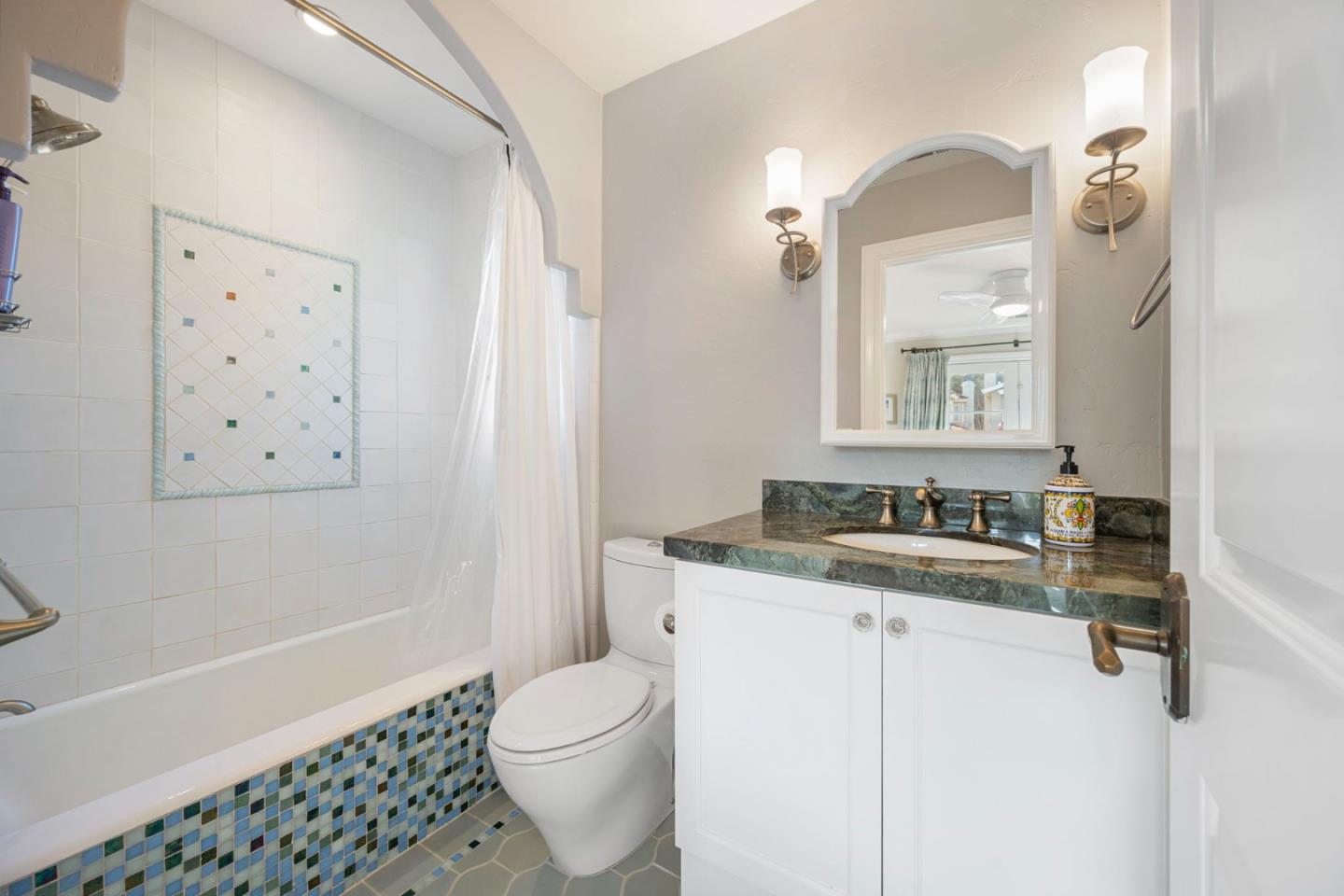 Detail Gallery Image 32 of 52 For 1208 Bernal Ave, Burlingame,  CA 94010 - 4 Beds | 5/1 Baths